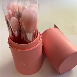 PUR Travel Essentials brush set